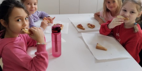 Powiększ grafikę: Klasa 1a w pracowni kulinarnej.