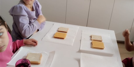 Powiększ grafikę: Klasa 1a w pracowni kulinarnej.