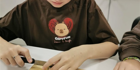 Powiększ grafikę: 3a-zamienila-sie-w-prawdziwych-malych-kucharzy-677740.jpg