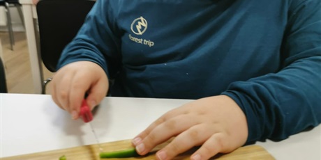 Powiększ grafikę: 3a-zamienila-sie-w-prawdziwych-malych-kucharzy-677752.jpg