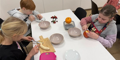 Powiększ grafikę: Uczniowie podczas zajęć