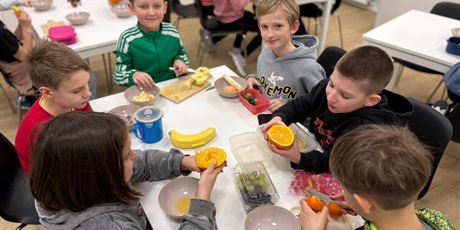 Powiększ grafikę: Uczniowie podczas zajęć