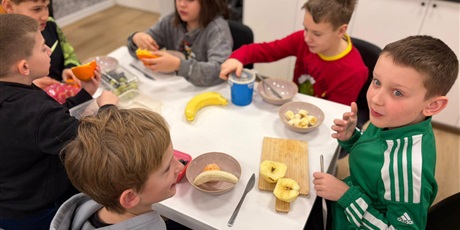 Powiększ grafikę: Uczniowie podczas zajęć