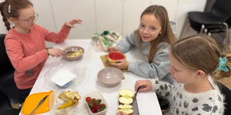 Powiększ grafikę: Uczniowie podczas zajęć