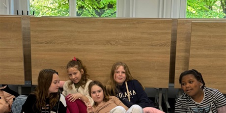 Powiększ grafikę: Klasa 4a na wycieczce.