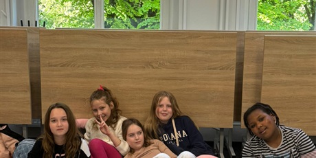 Powiększ grafikę: Klasa 4a na wycieczce.