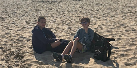 Powiększ grafikę: Klasa 6a na plaży