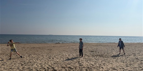 Powiększ grafikę: Klasa 6a na plaży