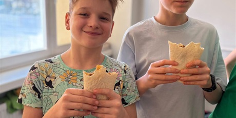 Powiększ grafikę: Uczniowie podczas warsztatów