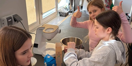 Powiększ grafikę: Uczniowie podczas warsztatów