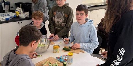 Powiększ grafikę: Uczniowie podczas warsztatów