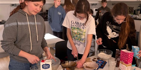 Powiększ grafikę: Uczniowie podczas warsztatów