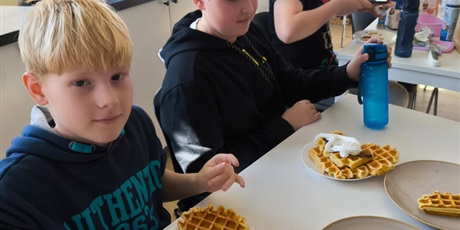 Powiększ grafikę: Uczniowie podczas zajęć