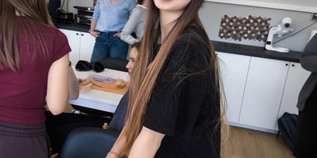 Powiększ grafikę: Uczniowie podczas zajęć