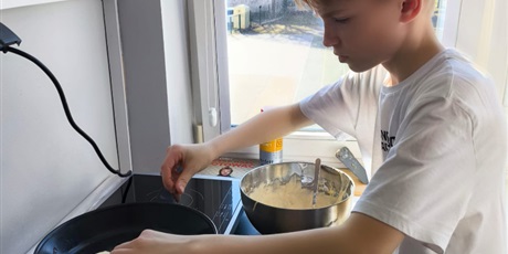 Powiększ grafikę: Uczniowie podczas zajęć