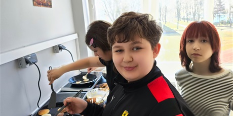 Powiększ grafikę: Uczniowie podczas zajęć