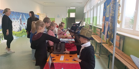 Powiększ grafikę: Wróżby andrzejkowe w zerówce