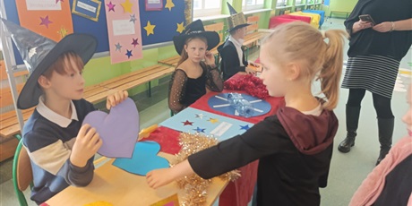 Powiększ grafikę: Wróżby andrzejkowe w zerówce