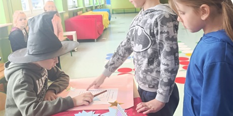 Powiększ grafikę: Wróżby andrzejkowe w zerówce