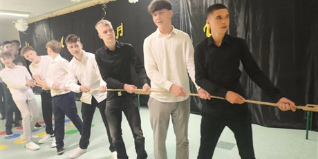Powiększ grafikę: Bal 8 klas