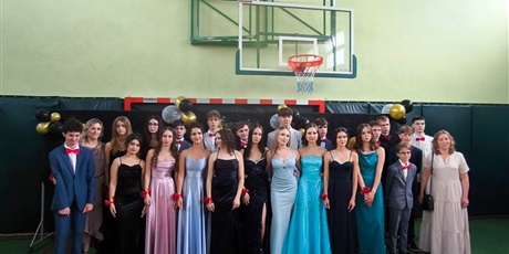 Powiększ grafikę: Bal 8 klas