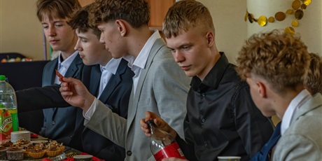 Powiększ grafikę: Bal 8 klas
