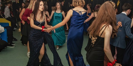 Powiększ grafikę: Bal 8 klas