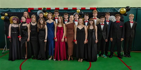 Powiększ grafikę: Bal 8 klas