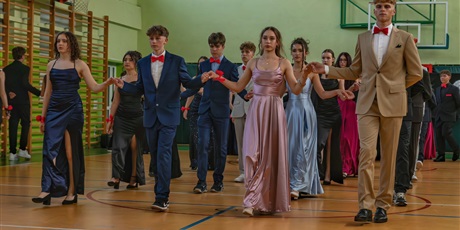 Powiększ grafikę: Bal 8 klas