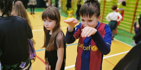 Powiększ grafikę: Bal karnawałowy w klasach młodych