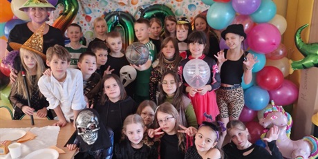 Powiększ grafikę: Bal karnawałowy w klasach młodych