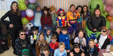 Powiększ grafikę: Bal karnawałowy w klasach młodych