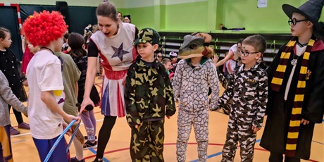 Powiększ grafikę: Bal karnawałowy w klasach młodych