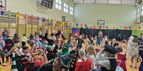 Powiększ grafikę: bal-karnawalowy-669368.jpg