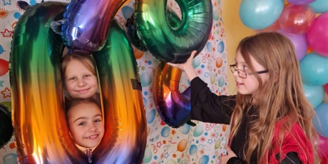 Powiększ grafikę: bal-karnawalowy-669370.jpg