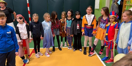 Powiększ grafikę: bal-karnawalowy-669372.jpg