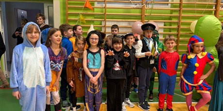 Powiększ grafikę: bal-karnawalowy-669376.jpg