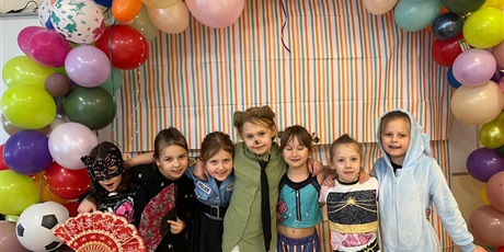 Powiększ grafikę: bal-karnawalowy-669381.jpg