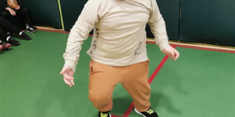 Powiększ grafikę: bal-karnawalowy-669384.jpg