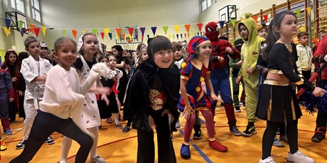 Powiększ grafikę: bal-karnawalowy-669387.jpg