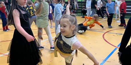 Powiększ grafikę: bal-karnawalowy-669389.jpg