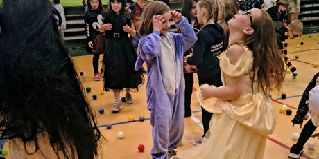 Powiększ grafikę: bal-karnawalowy-669390.jpg