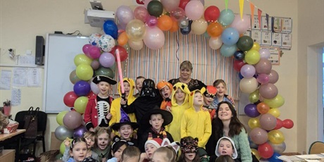 Powiększ grafikę: bal-karnawalowy-669391.jpg