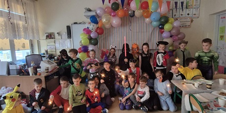 Powiększ grafikę: bal-karnawalowy-669395.jpg