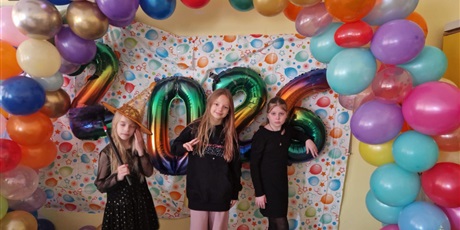 Powiększ grafikę: bal-karnawalowy-669397.jpg