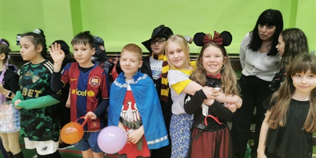 Powiększ grafikę: bal-karnawalowy-669398.jpg