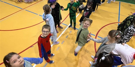 Powiększ grafikę: bal-karnawalowy-669399.jpg