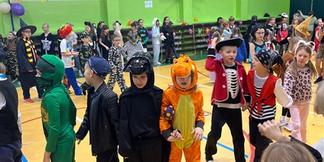 Powiększ grafikę: bal-karnawalowy-669400.jpg