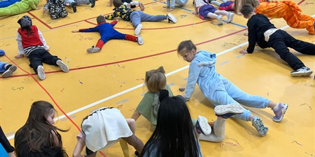 Powiększ grafikę: bal-karnawalowy-669401.jpg