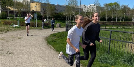 Powiększ grafikę: Udział uczniów w biegu.